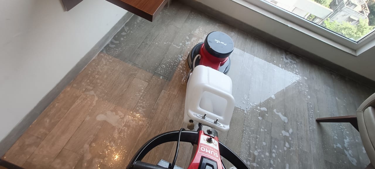 DustBusters floor scrubbing with Partek Machine